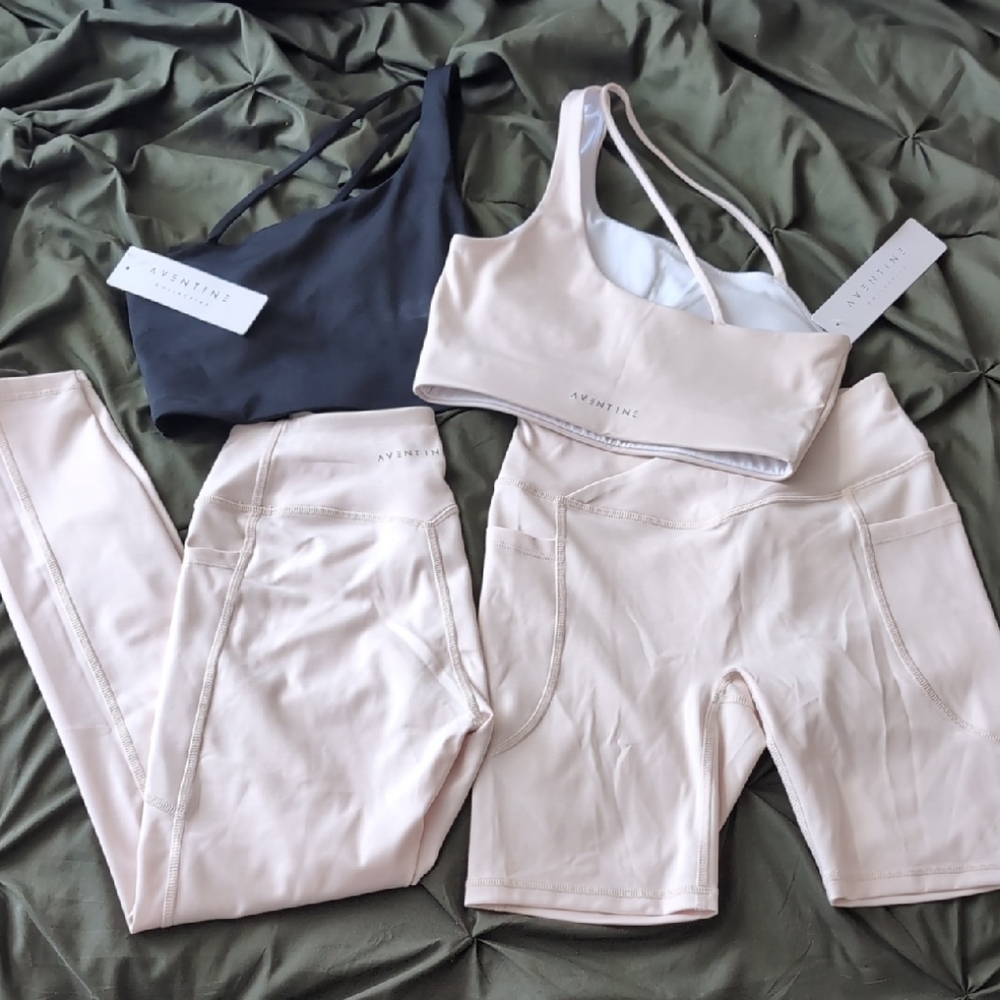 Aventine Collective Sports Bra & Legging Set - Cream & Black